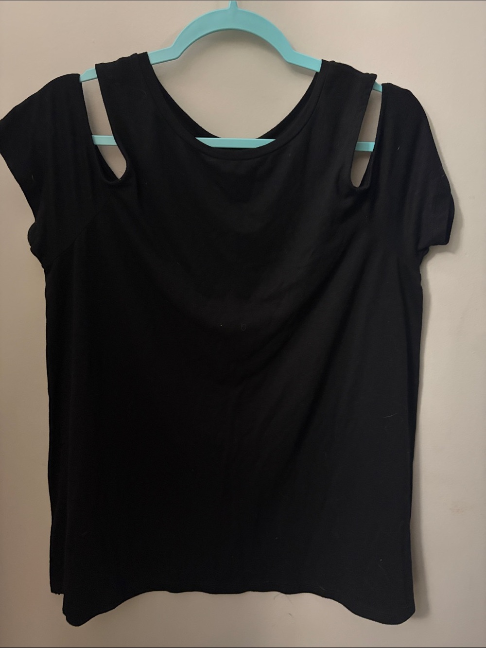 Rue21 Black Cold-Shoulder Short Sleeve Top